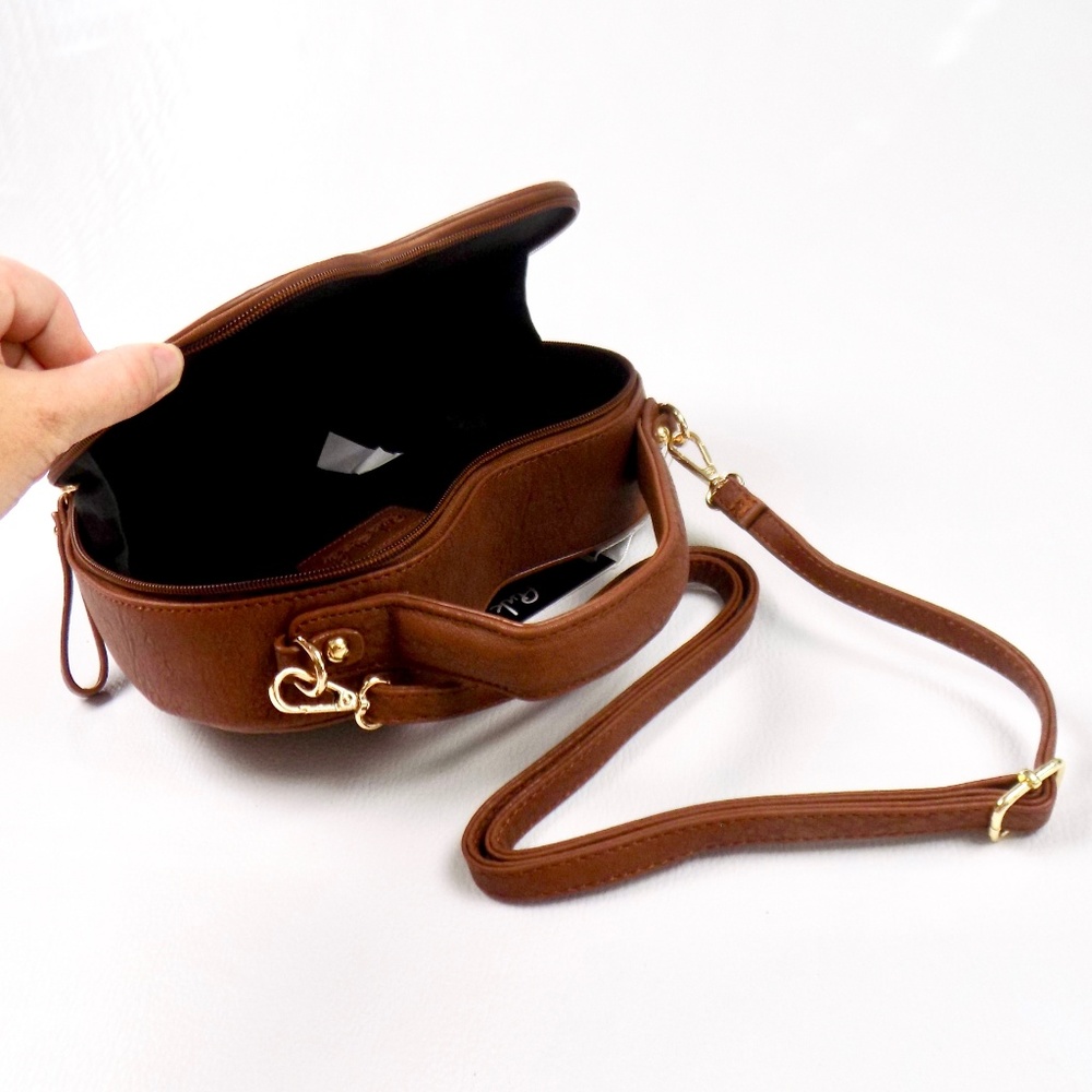 Embroidered Heart-shaped Purse - Picture 5 of 8